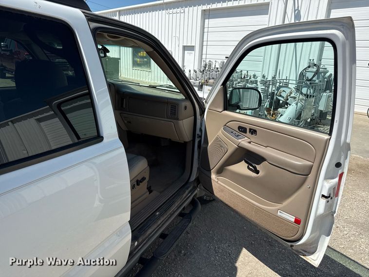 image for item ED4246 2004 Chevrolet  Suburban SUV