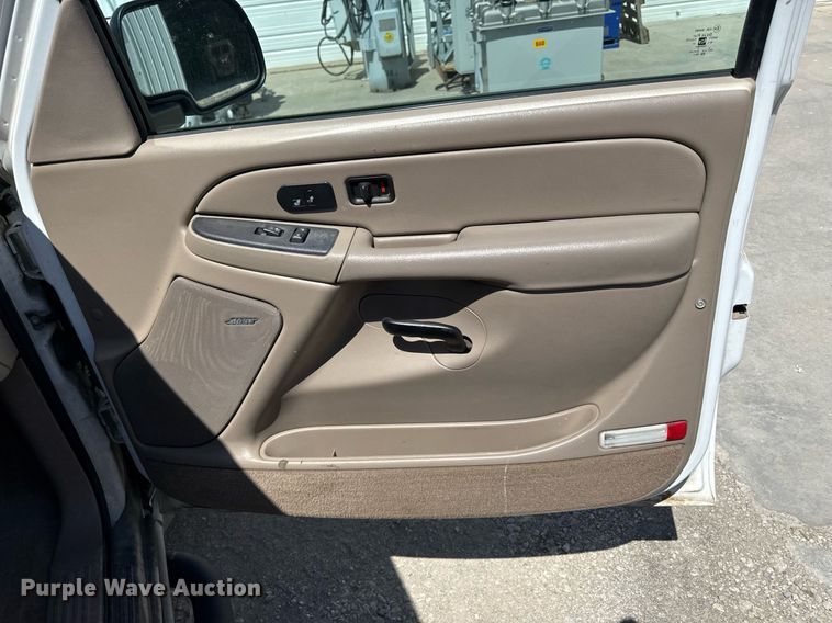 image for item ED4246 2004 Chevrolet  Suburban SUV