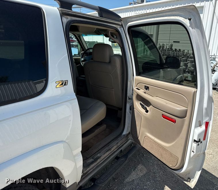 image for item ED4246 2004 Chevrolet  Suburban SUV