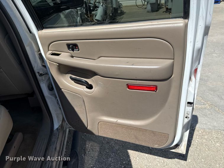 image for item ED4246 2004 Chevrolet  Suburban SUV