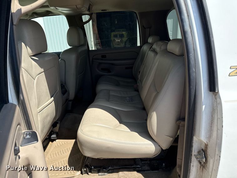 image for item ED4246 2004 Chevrolet  Suburban SUV