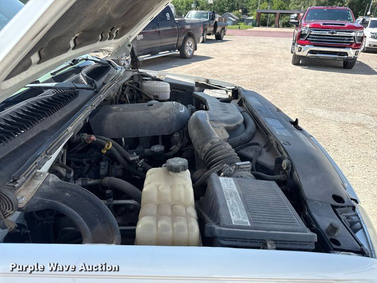 image for item ED4246 2004 Chevrolet  Suburban SUV