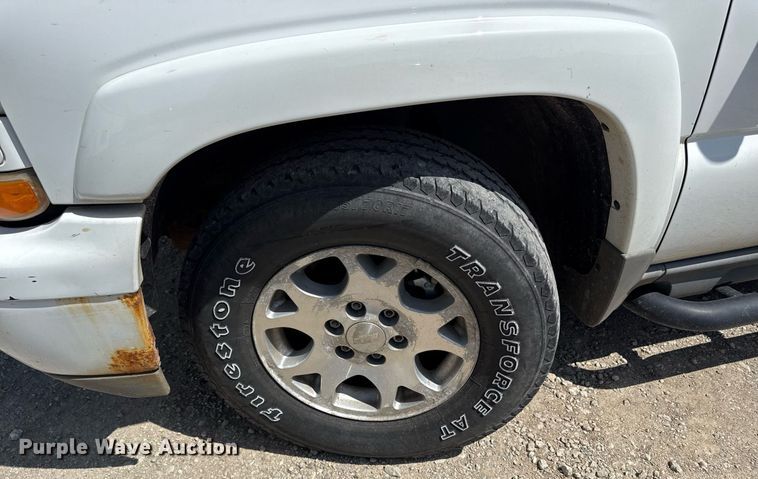 image for item ED4246 2004 Chevrolet  Suburban SUV