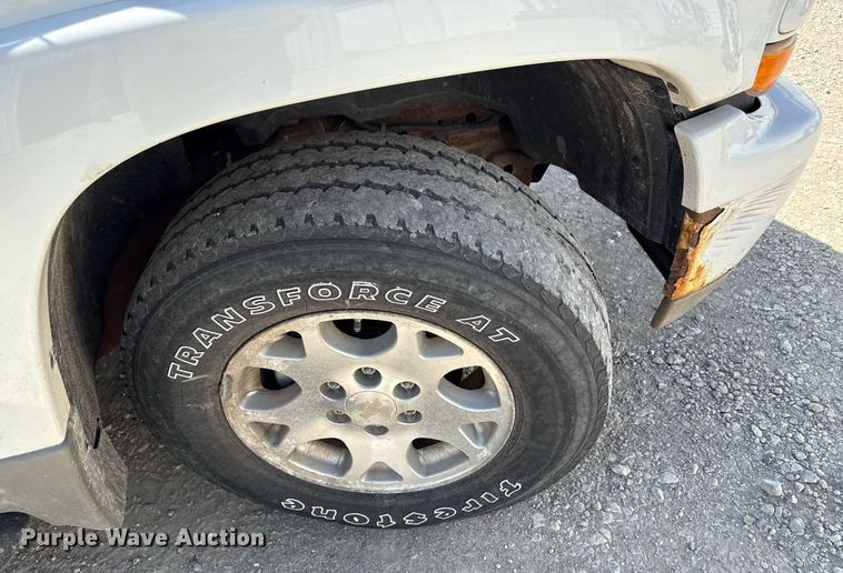 image for item ED4246 2004 Chevrolet  Suburban SUV