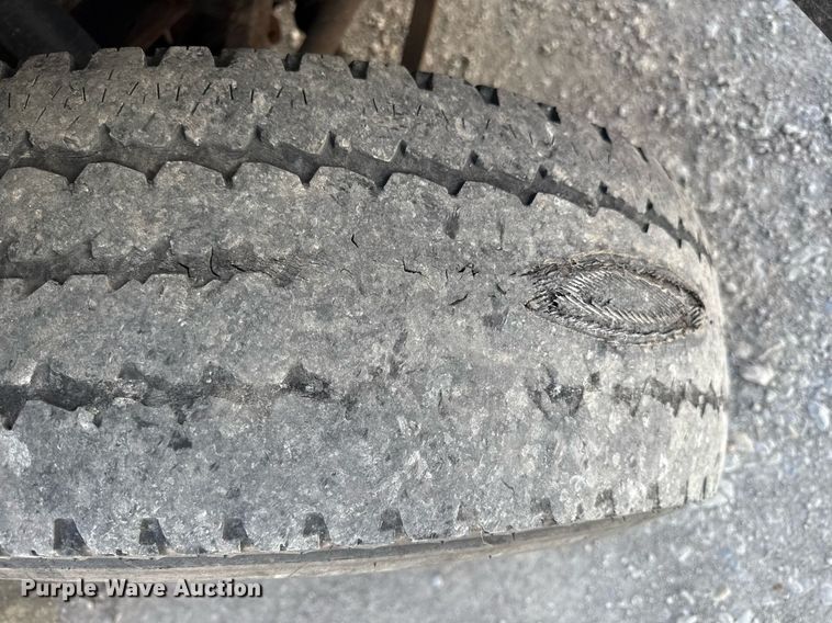 image for item ED4246 2004 Chevrolet  Suburban SUV