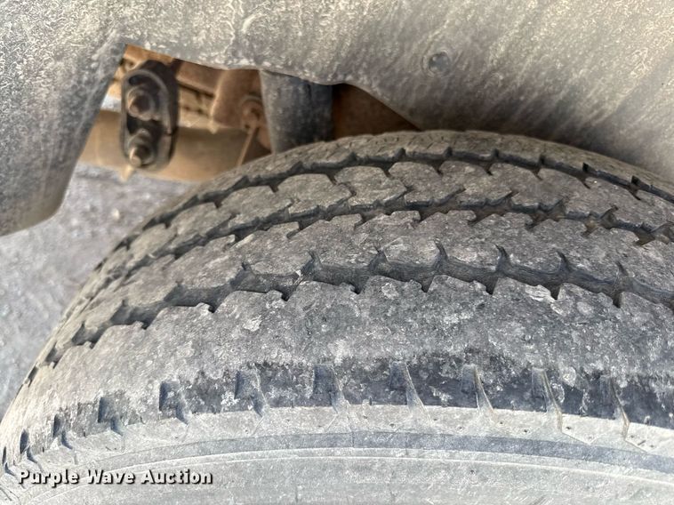 image for item ED4246 2004 Chevrolet  Suburban SUV