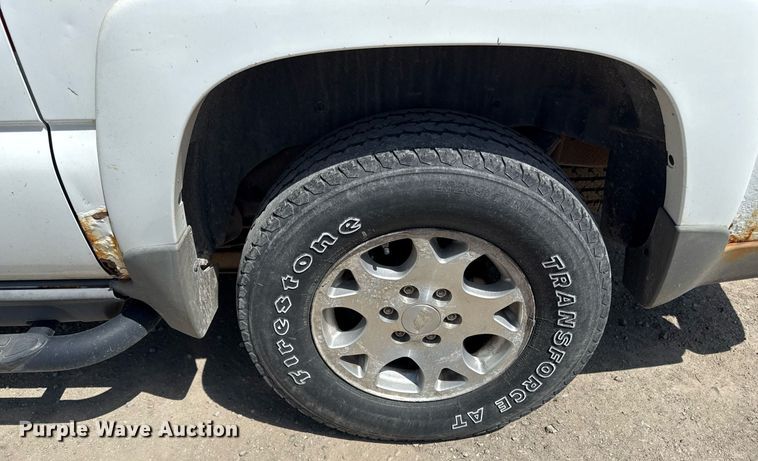 image for item ED4246 2004 Chevrolet  Suburban SUV