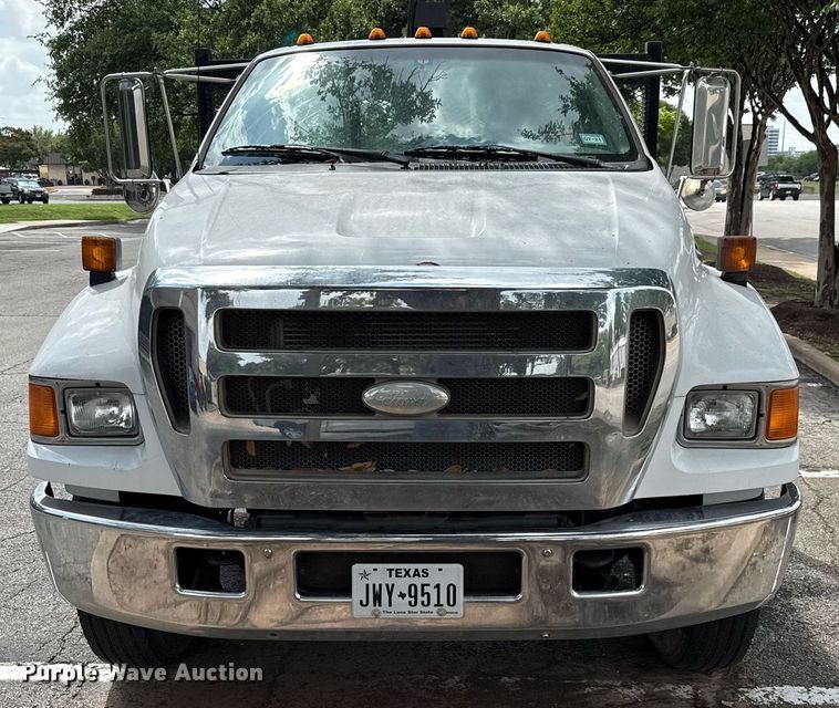 image for item ED5696 2007 Ford F650 Super Duty flatbed truck