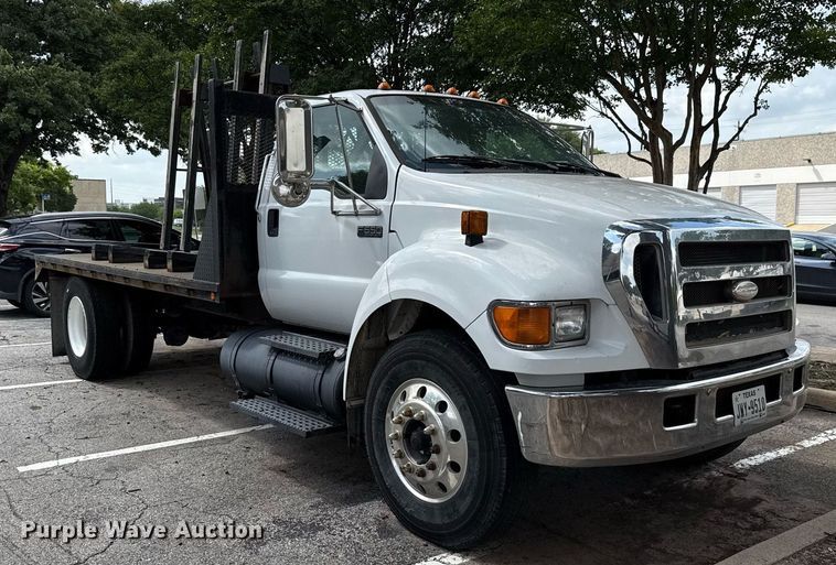 image for item ED5696 2007 Ford F650 Super Duty flatbed truck