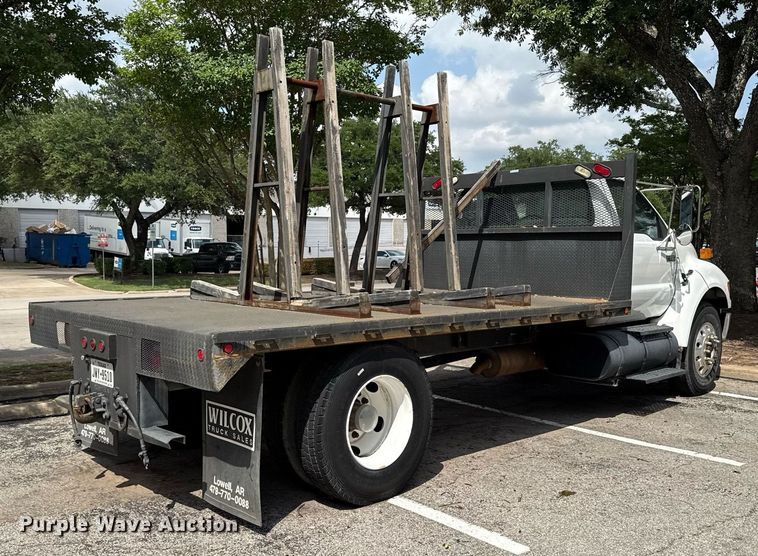 image for item ED5696 2007 Ford F650 Super Duty flatbed truck