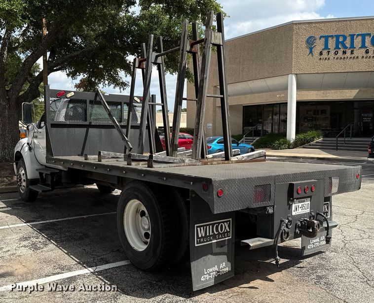 image for item ED5696 2007 Ford F650 Super Duty flatbed truck