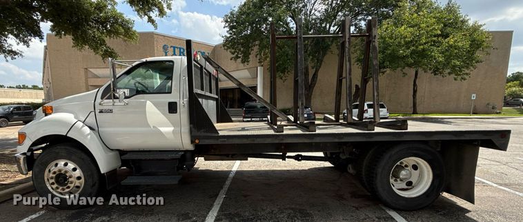 image for item ED5696 2007 Ford F650 Super Duty flatbed truck