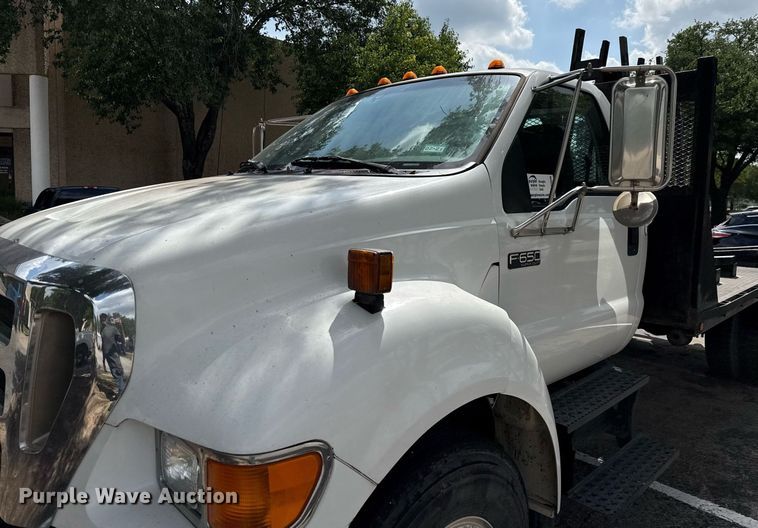 image for item ED5696 2007 Ford F650 Super Duty flatbed truck