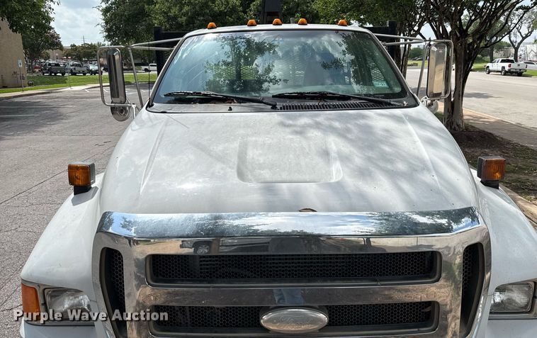 image for item ED5696 2007 Ford F650 Super Duty flatbed truck