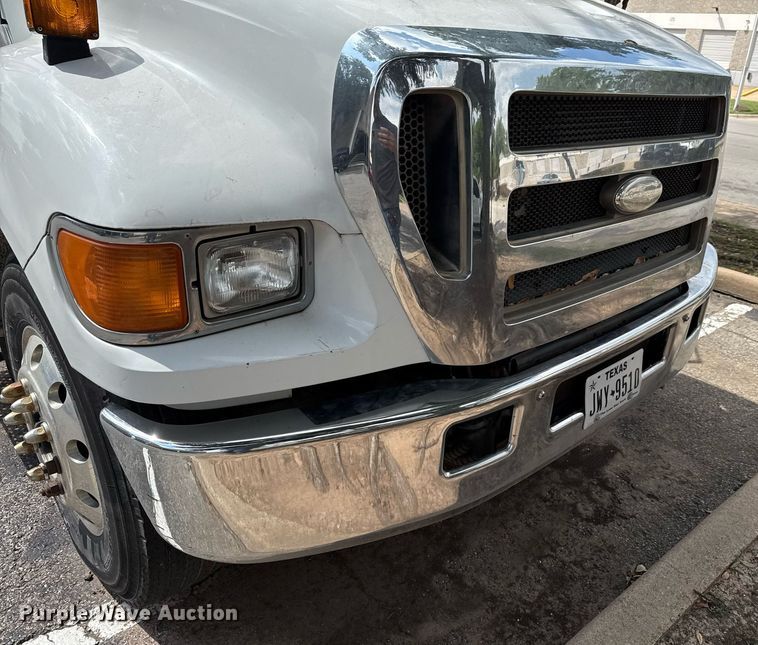 image for item ED5696 2007 Ford F650 Super Duty flatbed truck