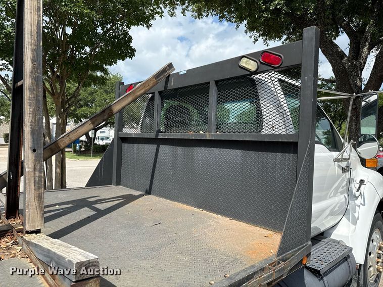 image for item ED5696 2007 Ford F650 Super Duty flatbed truck