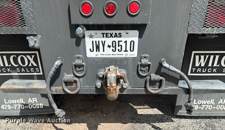 image for item ED5696 2007 Ford F650 Super Duty flatbed truck