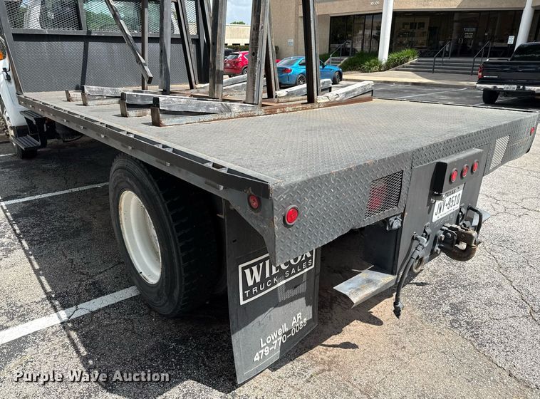 image for item ED5696 2007 Ford F650 Super Duty flatbed truck