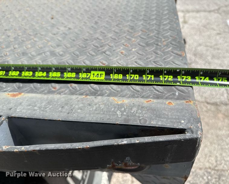 image for item ED5696 2007 Ford F650 Super Duty flatbed truck