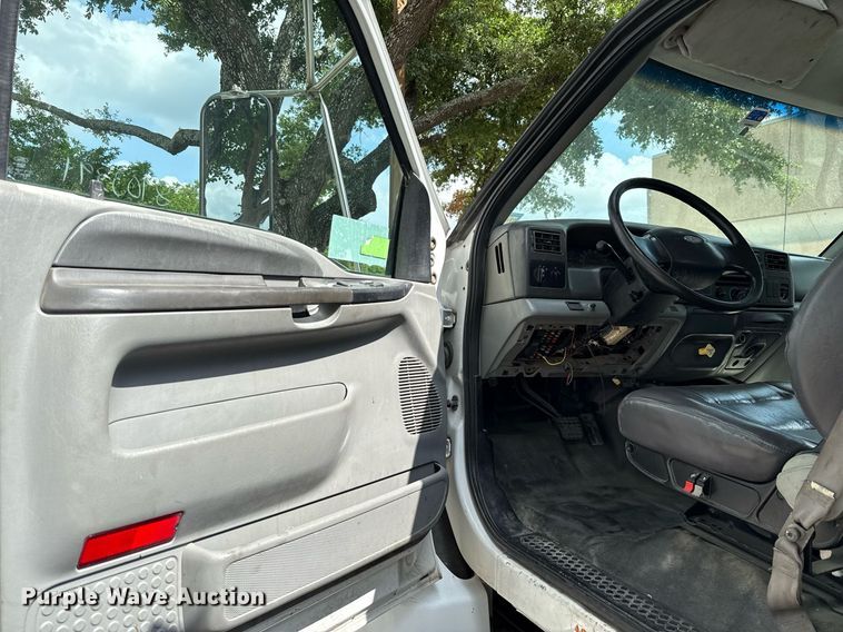 image for item ED5696 2007 Ford F650 Super Duty flatbed truck