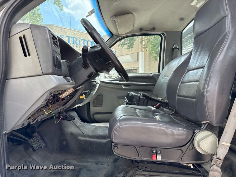 image for item ED5696 2007 Ford F650 Super Duty flatbed truck