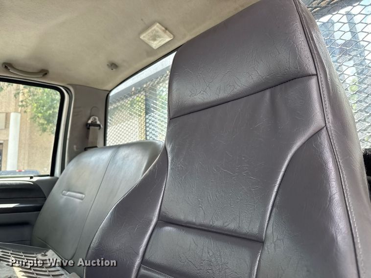 image for item ED5696 2007 Ford F650 Super Duty flatbed truck