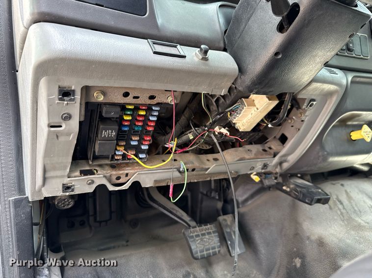 image for item ED5696 2007 Ford F650 Super Duty flatbed truck