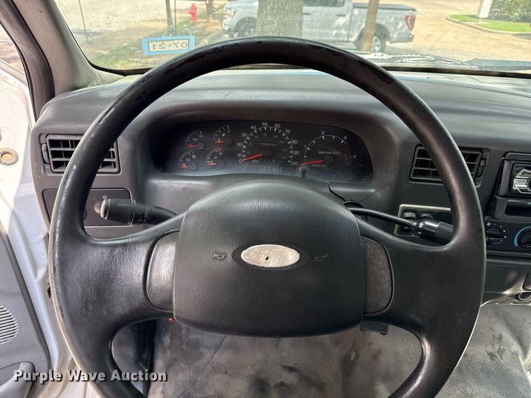 image for item ED5696 2007 Ford F650 Super Duty flatbed truck