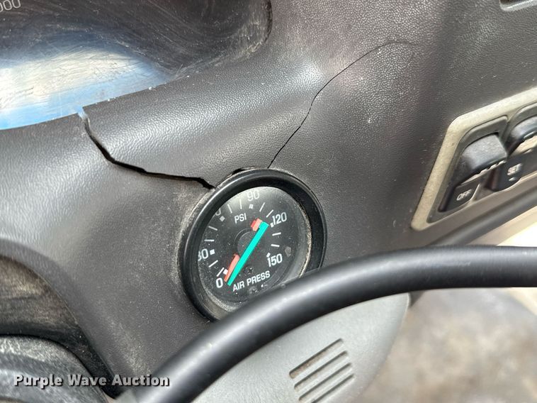 image for item ED5696 2007 Ford F650 Super Duty flatbed truck