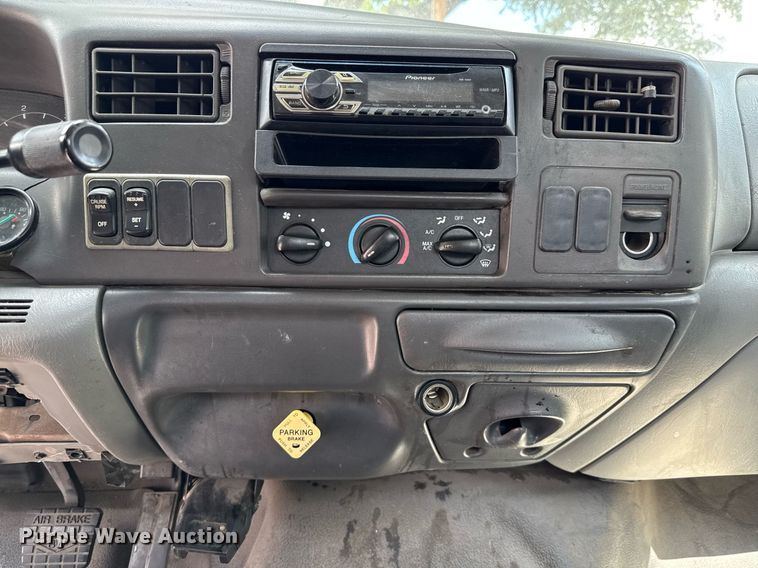 image for item ED5696 2007 Ford F650 Super Duty flatbed truck