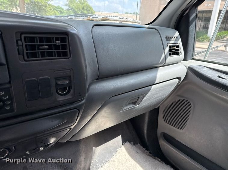 image for item ED5696 2007 Ford F650 Super Duty flatbed truck