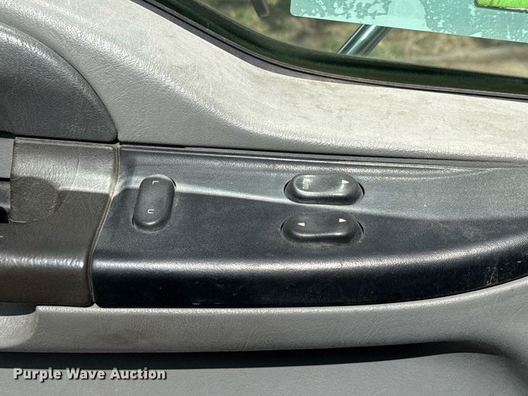 image for item ED5696 2007 Ford F650 Super Duty flatbed truck