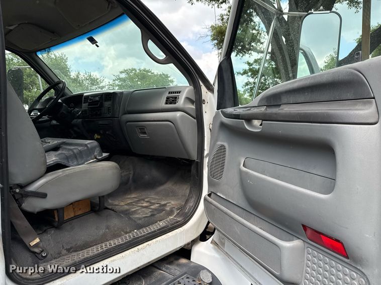 image for item ED5696 2007 Ford F650 Super Duty flatbed truck