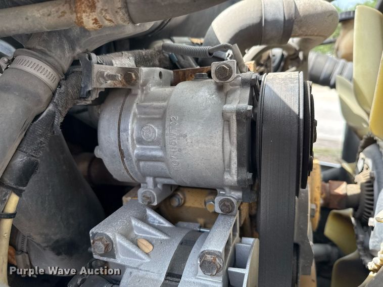 image for item ED5696 2007 Ford F650 Super Duty flatbed truck