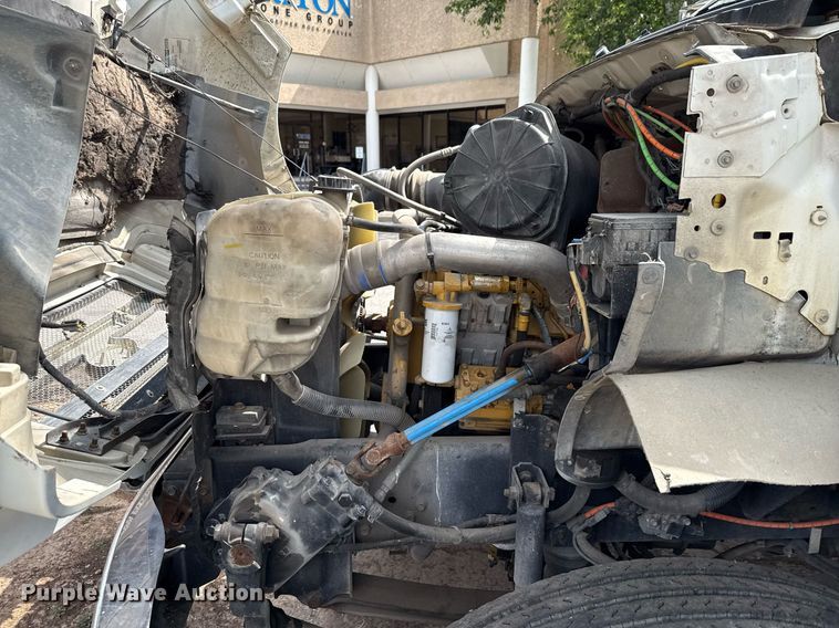 image for item ED5696 2007 Ford F650 Super Duty flatbed truck