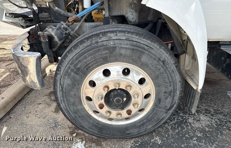 image for item ED5696 2007 Ford F650 Super Duty flatbed truck