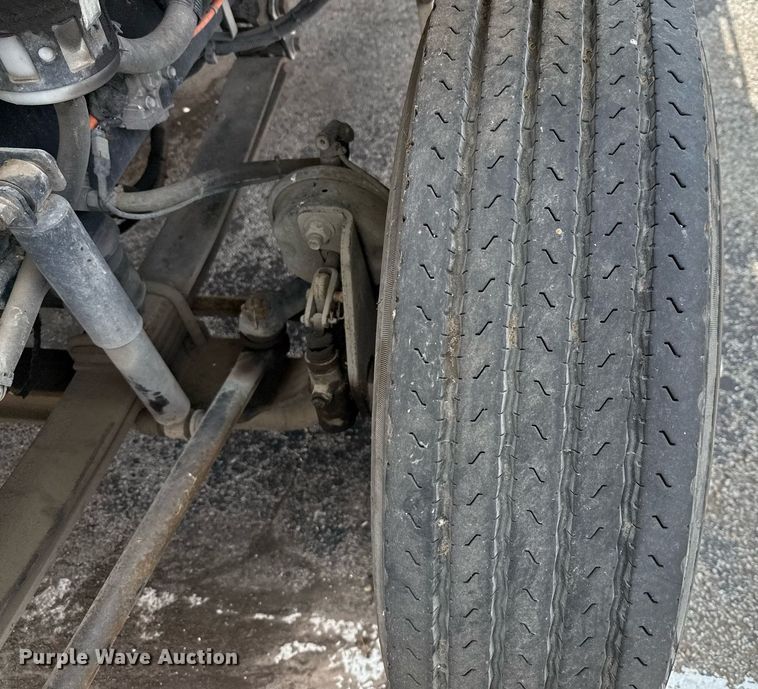 image for item ED5696 2007 Ford F650 Super Duty flatbed truck