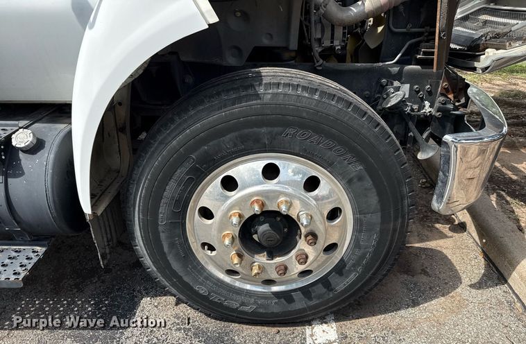 image for item ED5696 2007 Ford F650 Super Duty flatbed truck