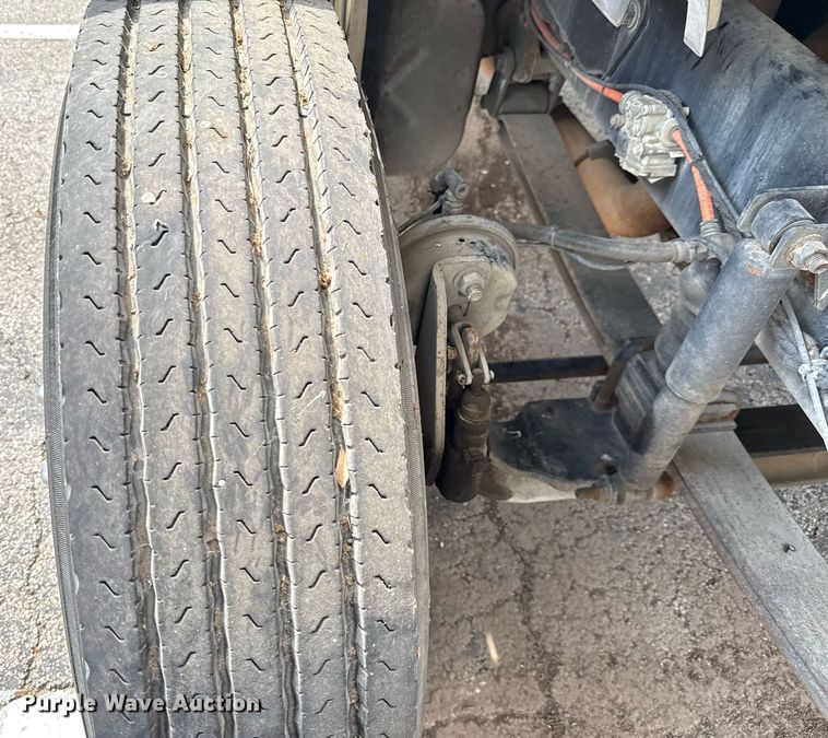 image for item ED5696 2007 Ford F650 Super Duty flatbed truck