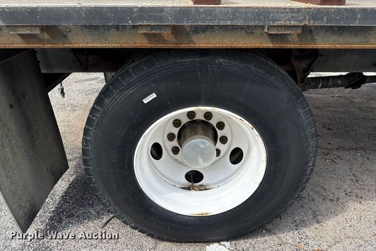 image for item ED5696 2007 Ford F650 Super Duty flatbed truck