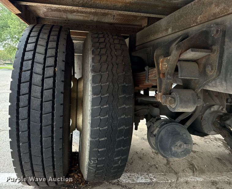 image for item ED5696 2007 Ford F650 Super Duty flatbed truck