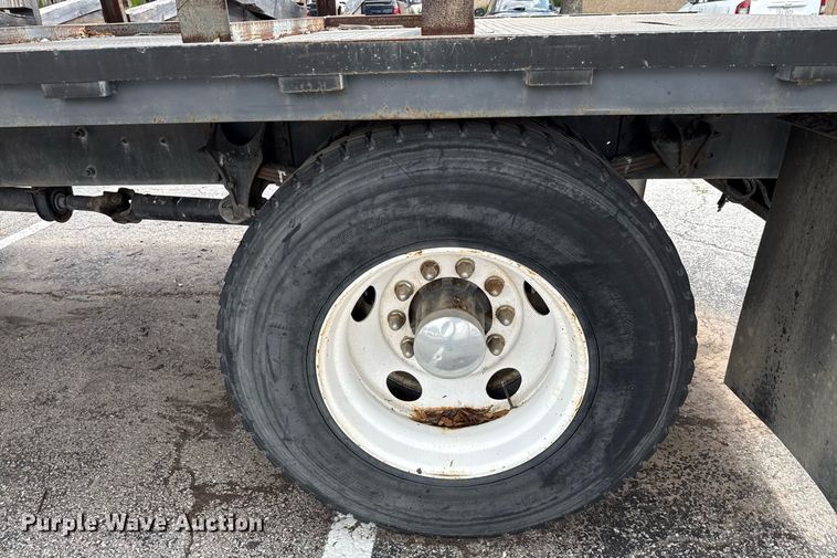 image for item ED5696 2007 Ford F650 Super Duty flatbed truck