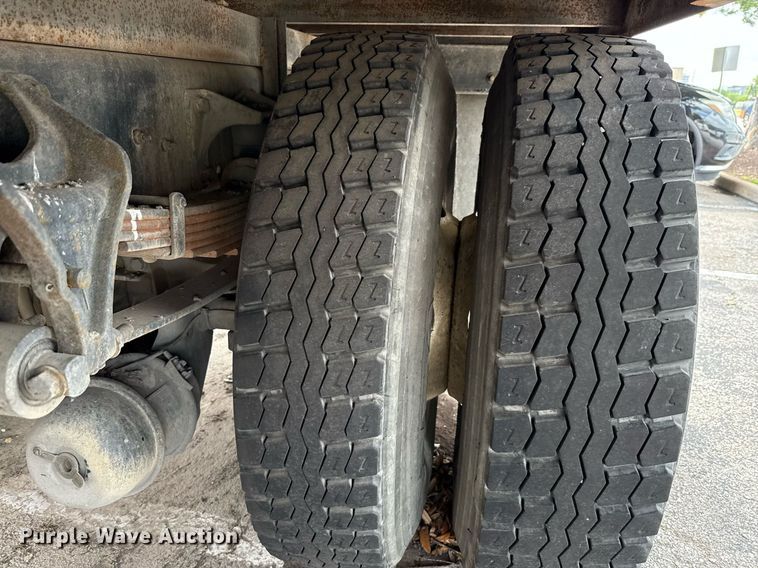 image for item ED5696 2007 Ford F650 Super Duty flatbed truck