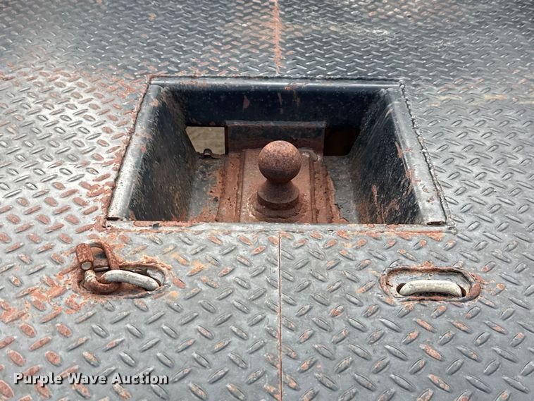 image for item ED5741 2011 Ford F650 Super Duty XL flatbed truck