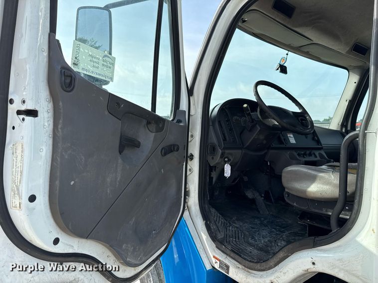 image for item ED5797 2014 Freightliner Business Class M2 flatbed truck