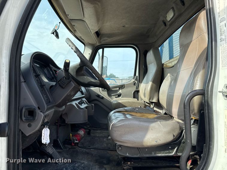 image for item ED5797 2014 Freightliner Business Class M2 flatbed truck