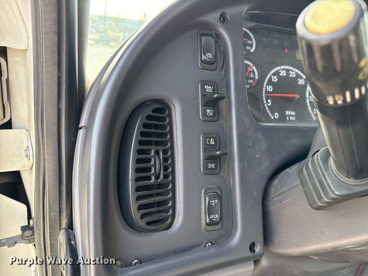 image for item ED5797 2014 Freightliner Business Class M2 flatbed truck