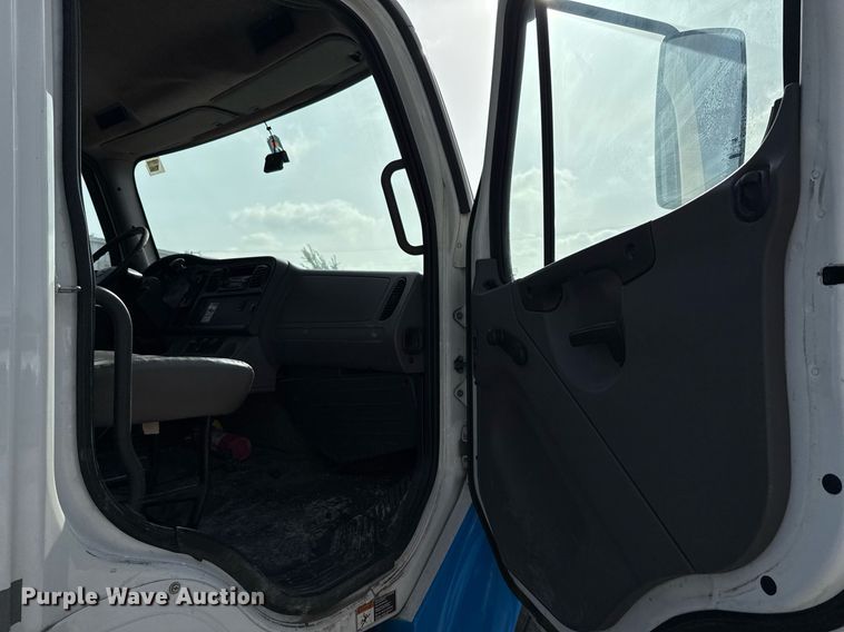 image for item ED5797 2014 Freightliner Business Class M2 flatbed truck