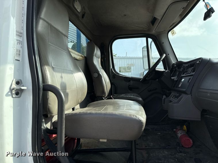 image for item ED5797 2014 Freightliner Business Class M2 flatbed truck