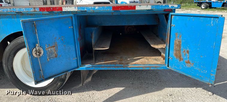 image for item ED5798 2012 Freightliner Business Class M2 flatbed truck